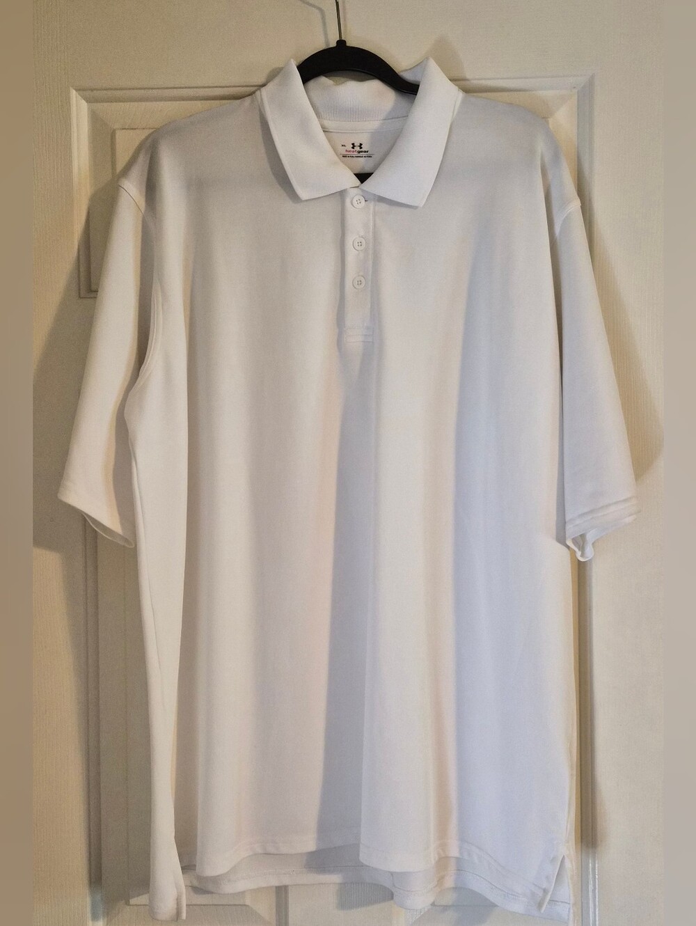 NWOT Mens Under Armour White Polo W/ Coke Bottle Detail